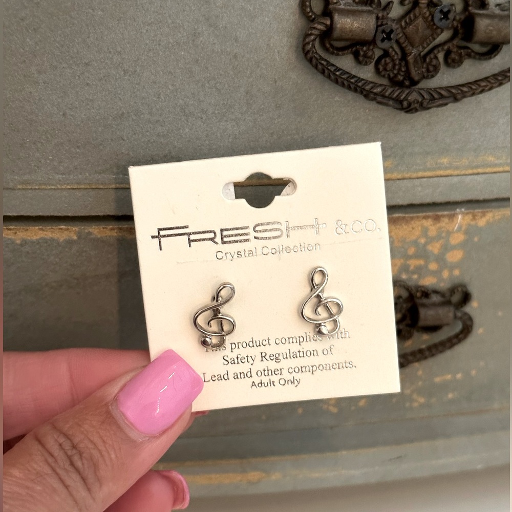NWT Music Note silver earrings